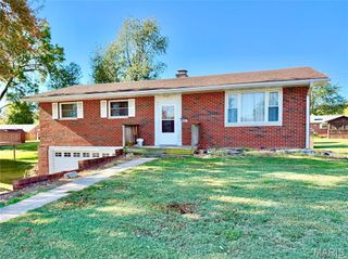 221 Summit Hill Drive, Wood River, IL 62095