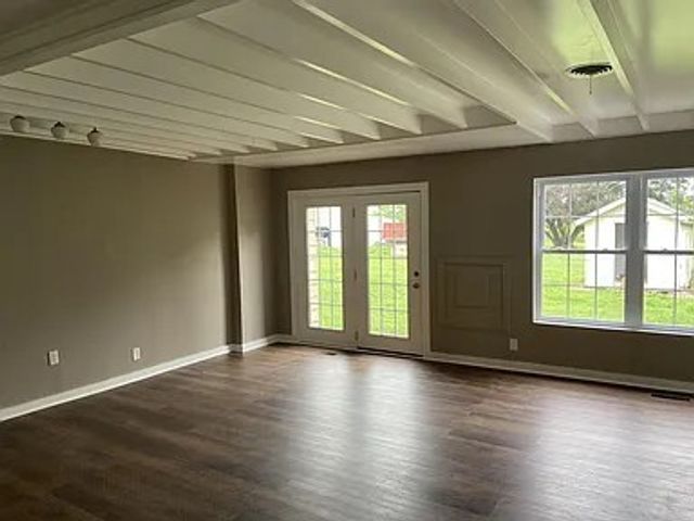 11495 Guthrie Rd, Guthrie, KY 42234