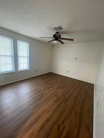 1701 NW Keystone Dr, Lawton, OK 73505
