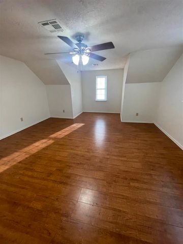 1701 NW Keystone Dr, Lawton, OK 73505