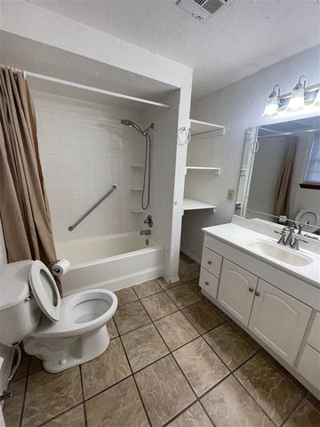 1701 NW Keystone Dr, Lawton, OK 73505