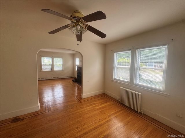 422 5th Avenue, East Northport, NY 11731