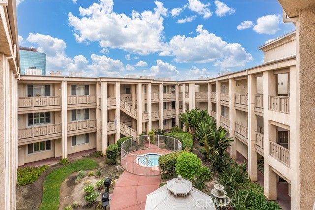 130 S Barranca St, 302, West Covina, CA 91791