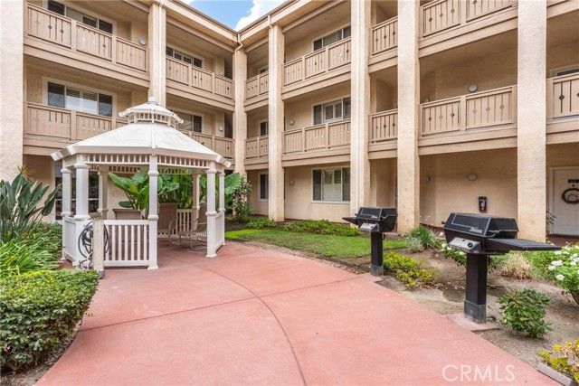 130 S Barranca St, 302, West Covina, CA 91791