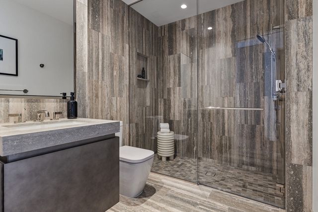 682 Atlantic Ave 37D, Boston, MA 02111