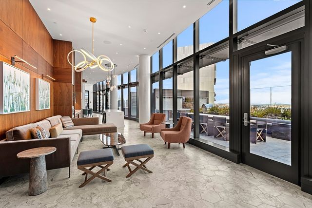 682 Atlantic Ave 37D, Boston, MA 02111