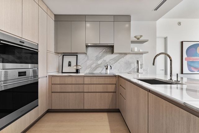 682 Atlantic Ave 37D, Boston, MA 02111