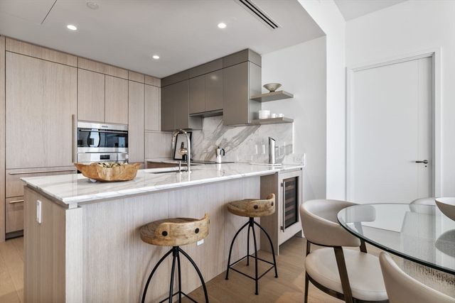 682 Atlantic Ave 37D, Boston, MA 02111