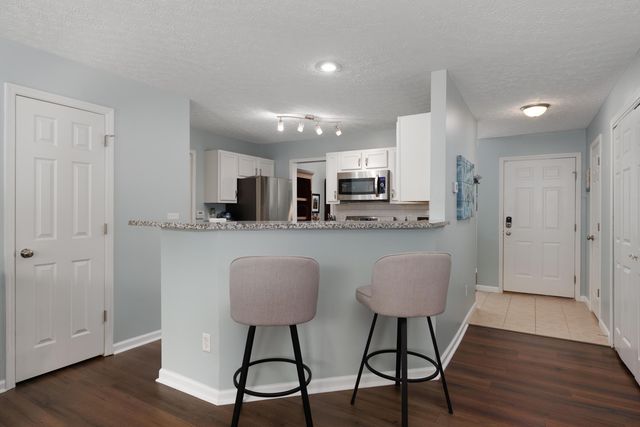 8536 Lazelle Village Drive, Lewis Center, OH 43035