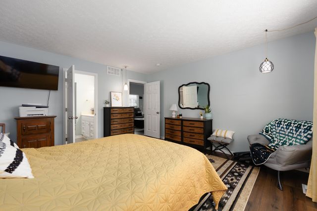 8536 Lazelle Village Drive, Lewis Center, OH 43035