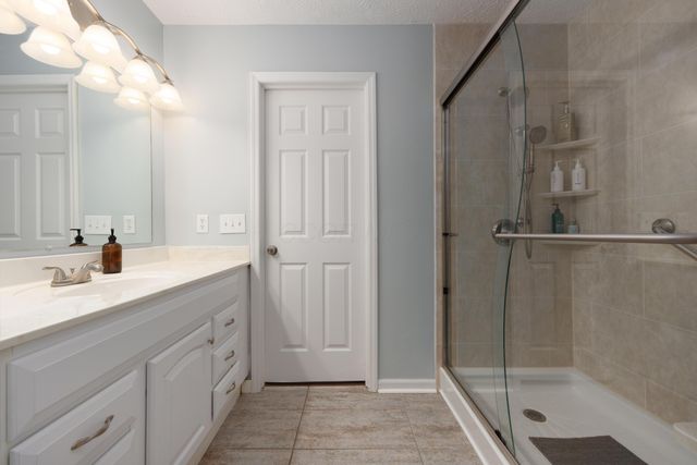 8536 Lazelle Village Drive, Lewis Center, OH 43035