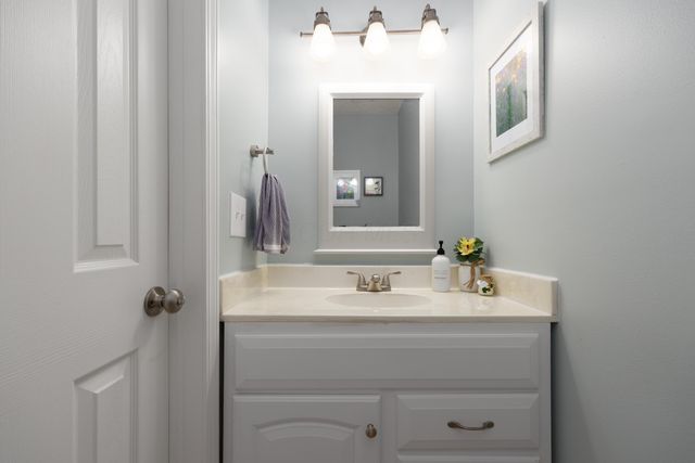 8536 Lazelle Village Drive, Lewis Center, OH 43035