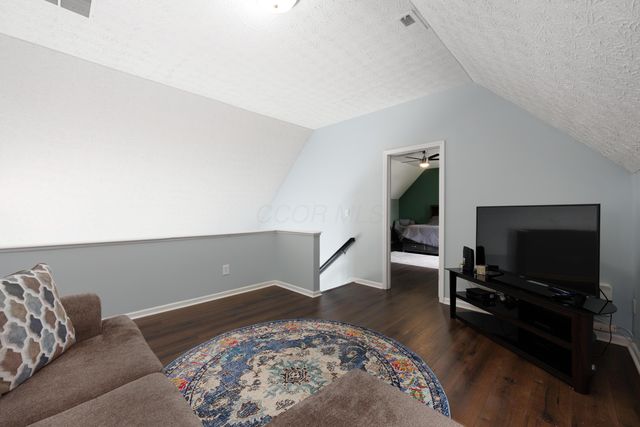 8536 Lazelle Village Drive, Lewis Center, OH 43035