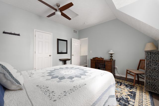 8536 Lazelle Village Drive, Lewis Center, OH 43035