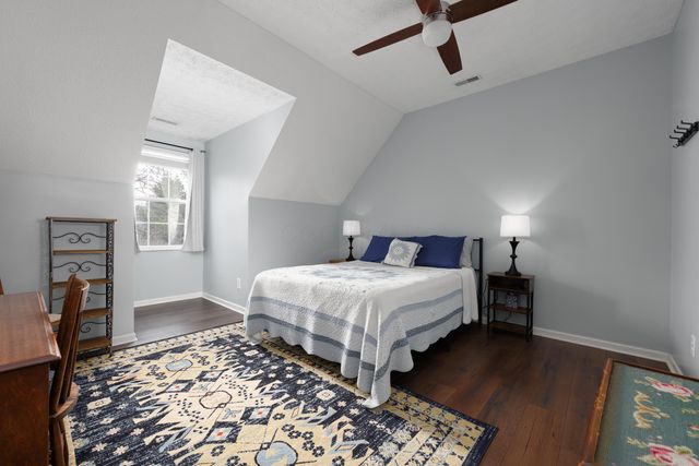 8536 Lazelle Village Drive, Lewis Center, OH 43035