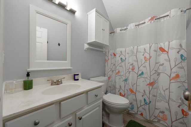 8536 Lazelle Village Drive, Lewis Center, OH 43035