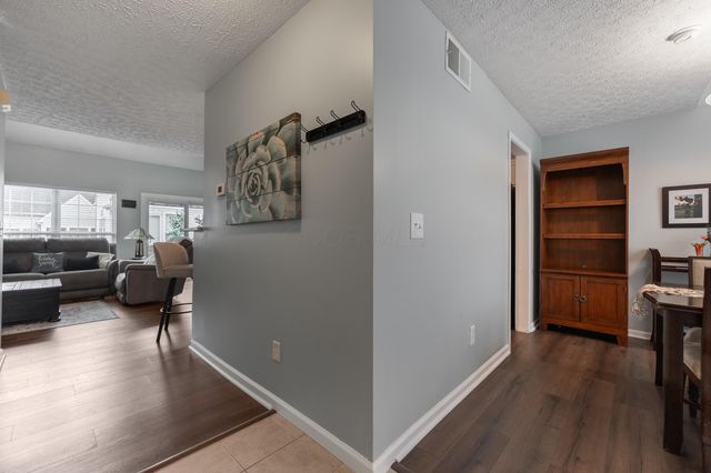 8536 Lazelle Village Drive, Lewis Center, OH 43035