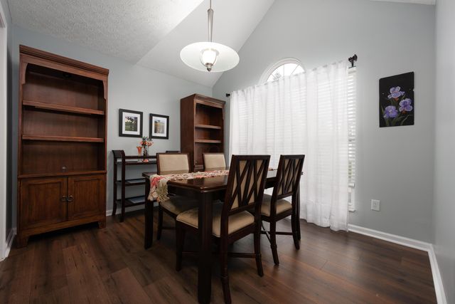 8536 Lazelle Village Drive, Lewis Center, OH 43035