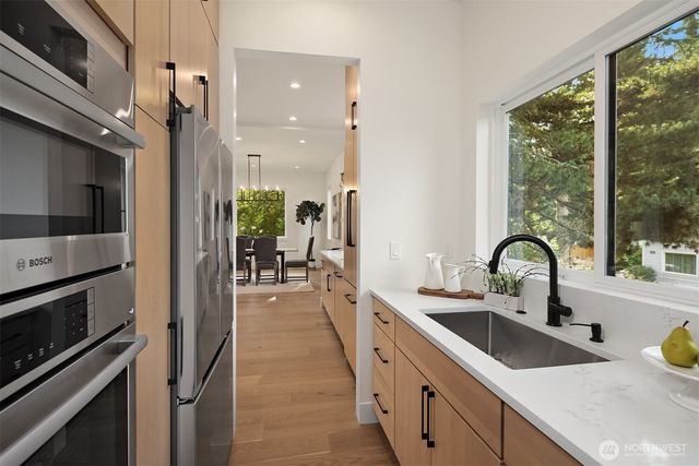 12226 NE 70th Street, Kirkland, WA 98033