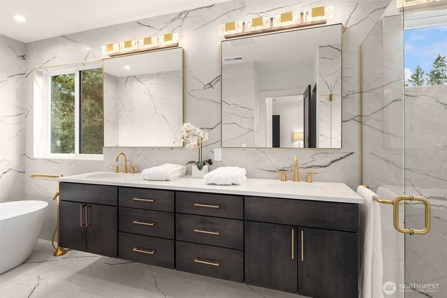 12226 NE 70th Street, Kirkland, WA 98033