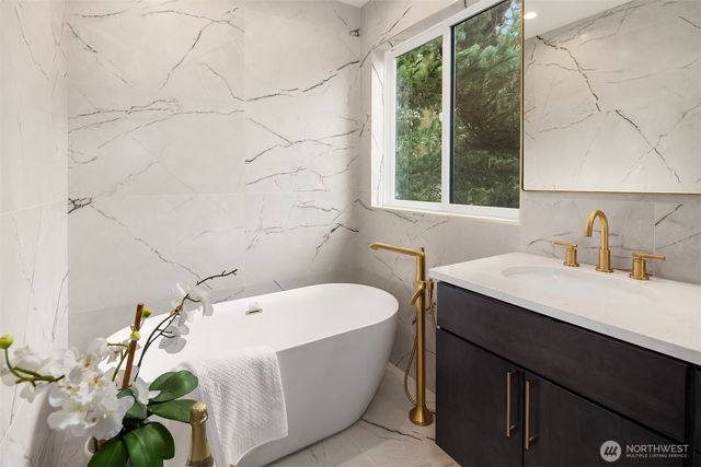 12226 NE 70th Street, Kirkland, WA 98033