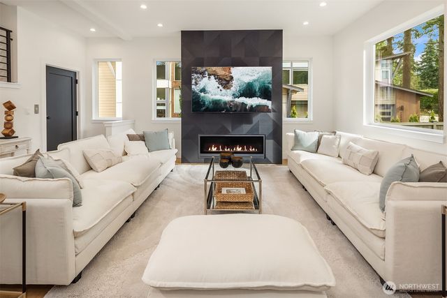 12226 NE 70th Street, Kirkland, WA 98033