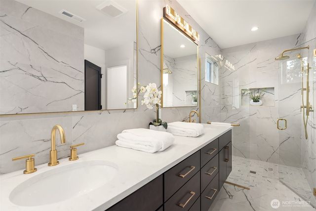 12226 NE 70th Street, Kirkland, WA 98033