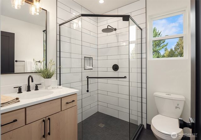 12226 NE 70th Street, Kirkland, WA 98033