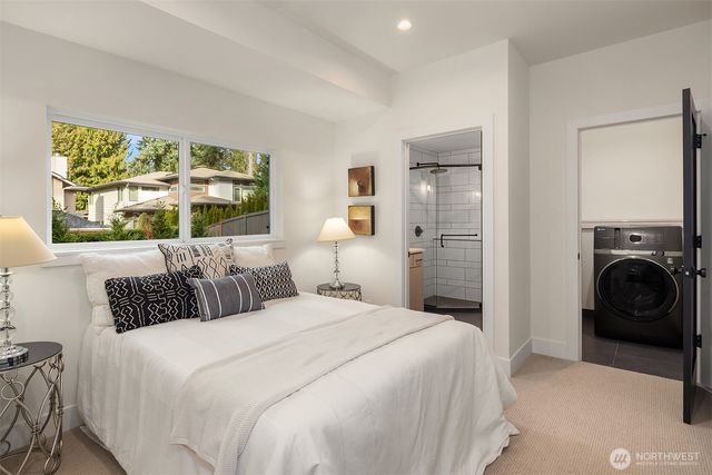 12226 NE 70th Street, Kirkland, WA 98033