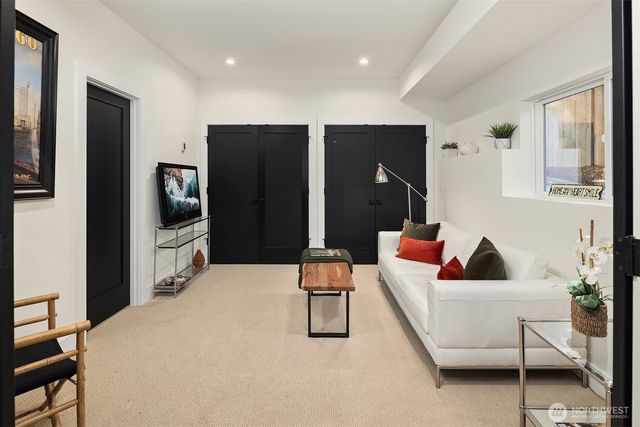 12226 NE 70th Street, Kirkland, WA 98033