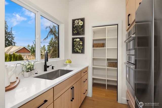 12226 NE 70th Street, Kirkland, WA 98033