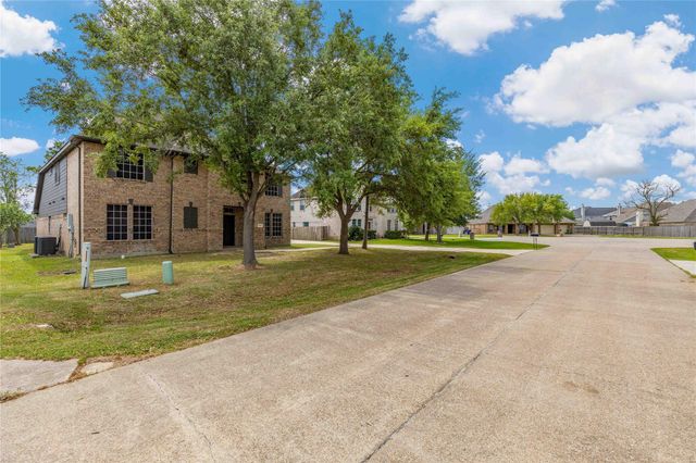 5214 Sleepy Creek, Cove, TX 77523