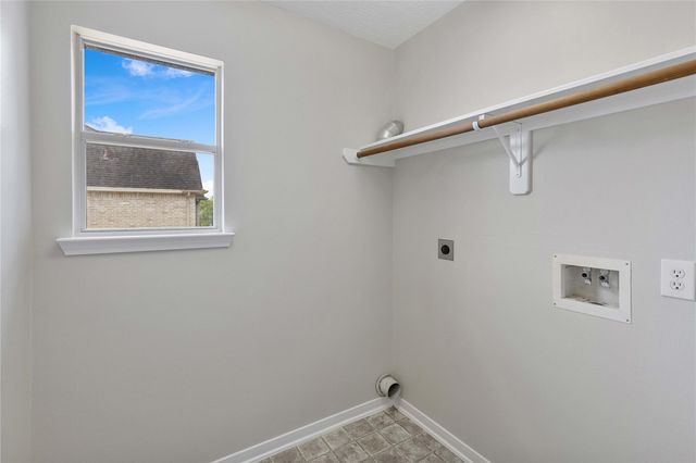 5214 Sleepy Creek, Cove, TX 77523