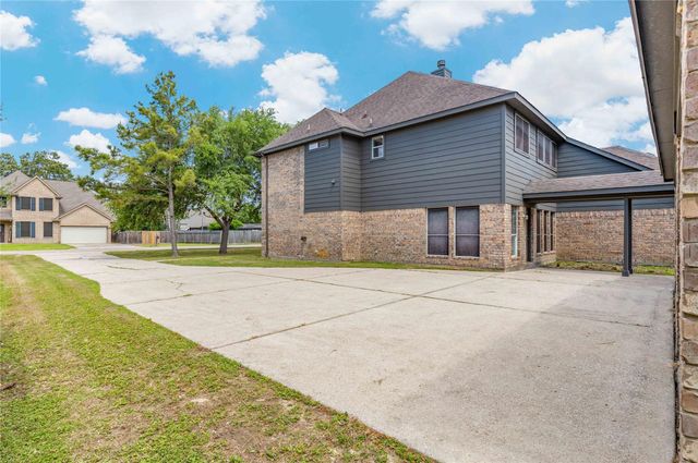 5214 Sleepy Creek, Cove, TX 77523