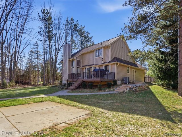 1755 Burrus Road, Ortonville, MI 48462