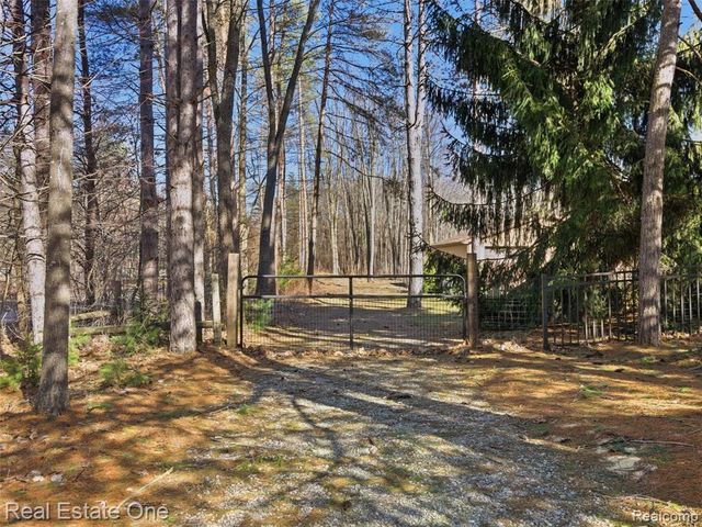 1755 Burrus Road, Ortonville, MI 48462