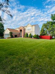 8 Honeysuckle Court, Bolingbrook, IL 60490