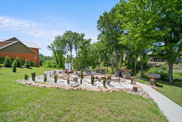 71 Fanning Bend Dr, Winchester, TN 37398