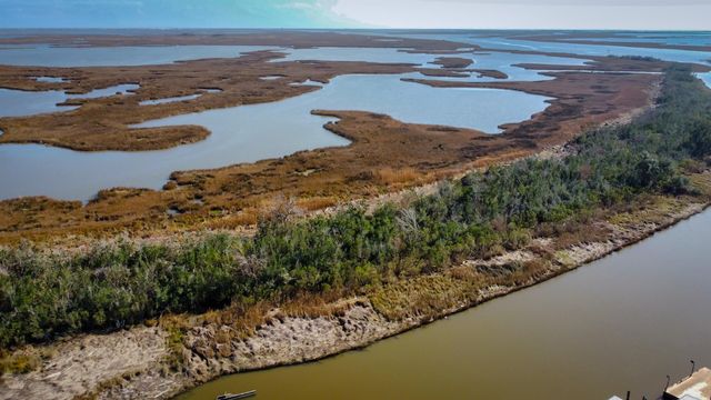 1045 Four Point Rd, Dulac, LA 70353