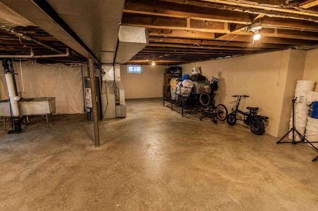 1943 W Kneeland STREET, Milwaukee, WI 53205
