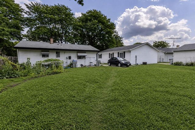 1943 W Kneeland STREET, Milwaukee, WI 53205