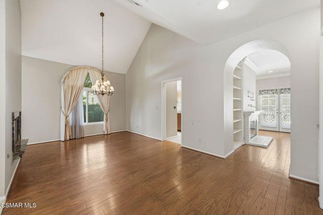 2085 Brookfield Drive, Thousand Oaks, CA 91362