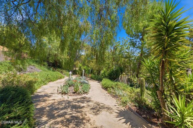2085 Brookfield Drive, Thousand Oaks, CA 91362