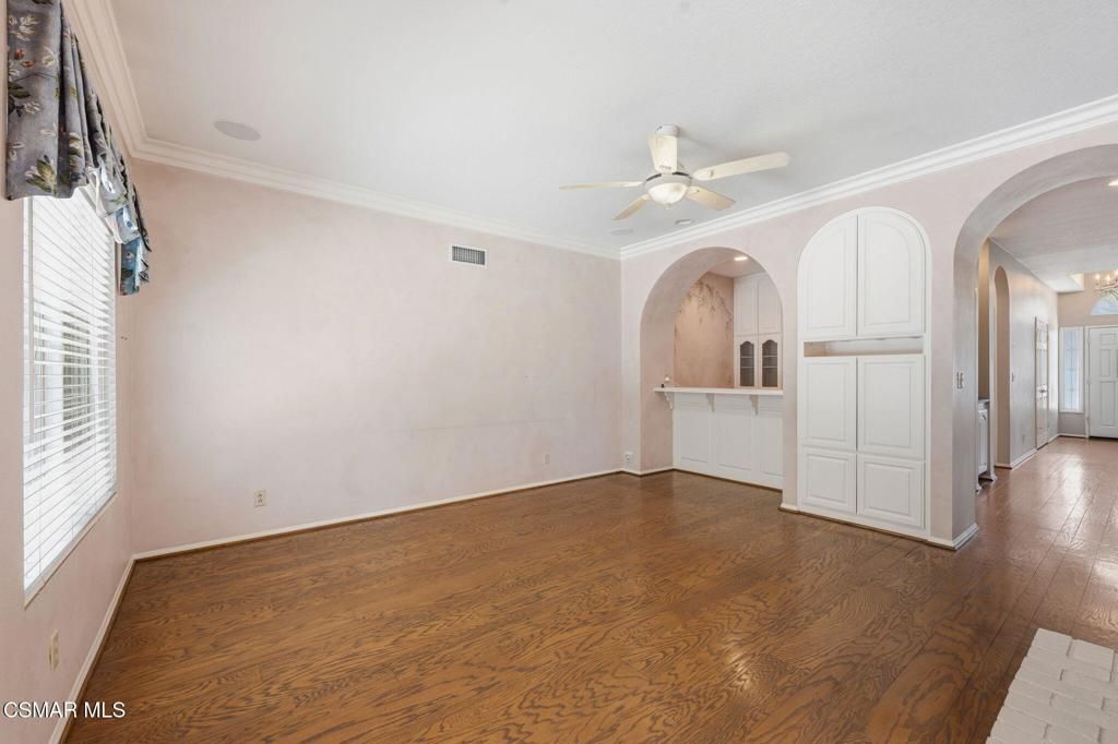 Image 12 of property listing at 2085 Brookfield Drive, Thousand Oaks, CA 91362