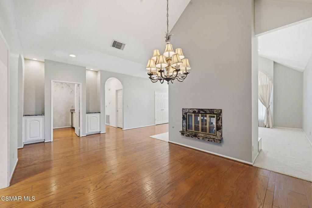 Image 14 of property listing at 2085 Brookfield Drive, Thousand Oaks, CA 91362