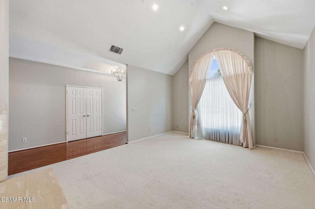 Image 16 of property listing at 2085 Brookfield Drive, Thousand Oaks, CA 91362