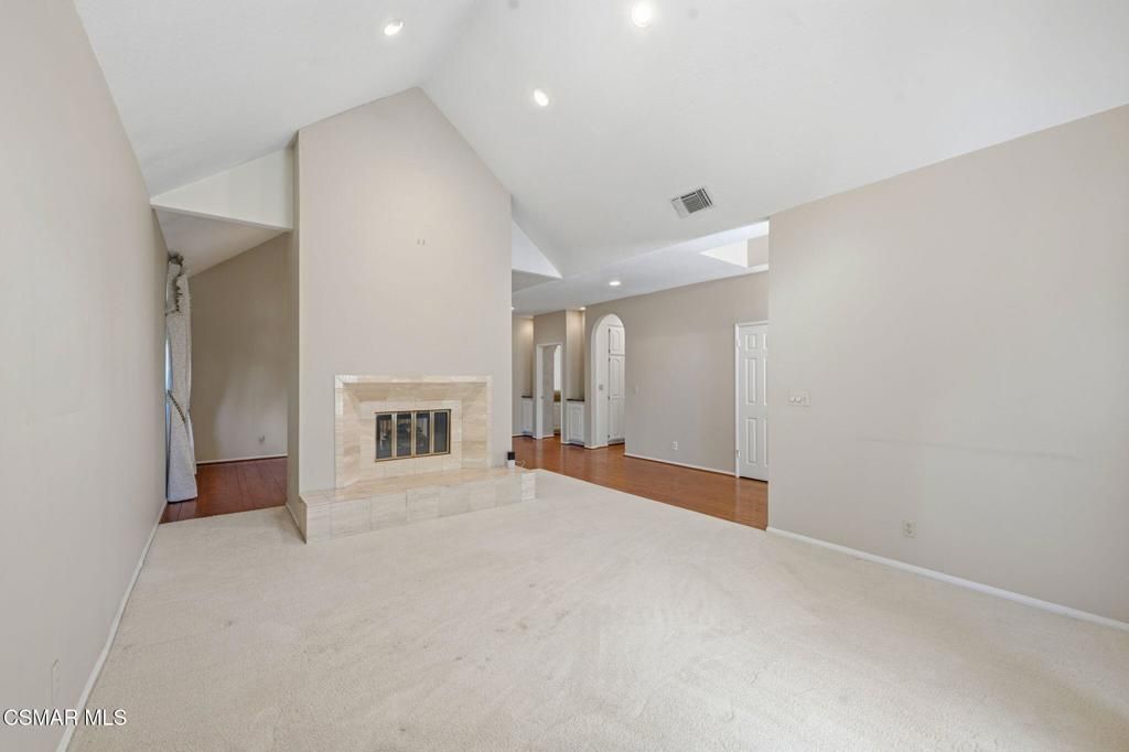 Image 17 of property listing at 2085 Brookfield Drive, Thousand Oaks, CA 91362