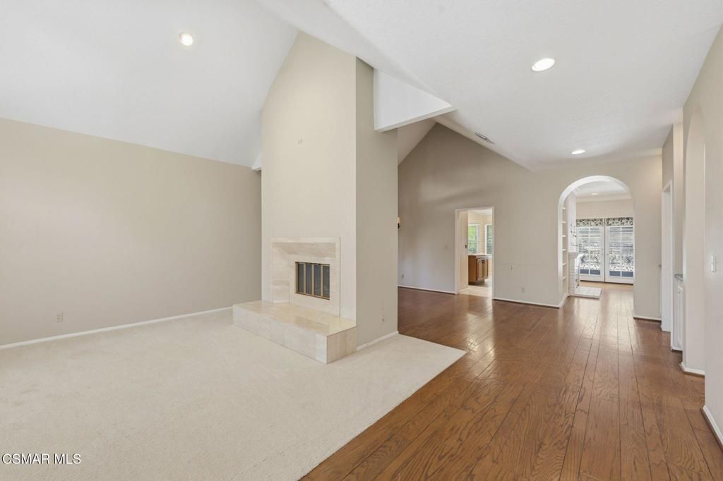 Image 18 of property listing at 2085 Brookfield Drive, Thousand Oaks, CA 91362