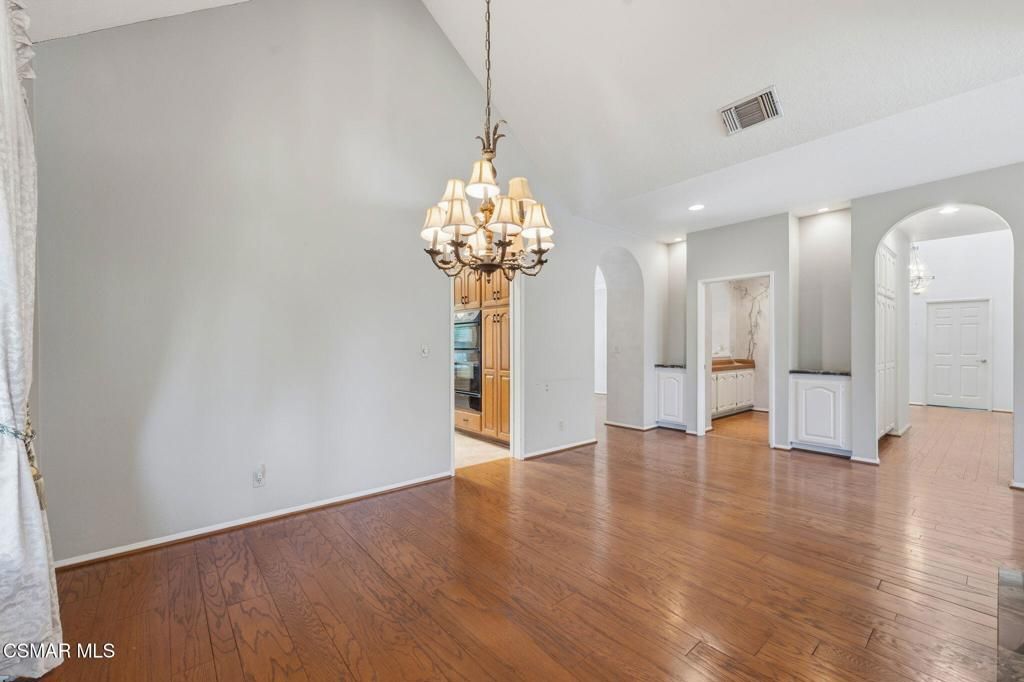 Image 19 of property listing at 2085 Brookfield Drive, Thousand Oaks, CA 91362
