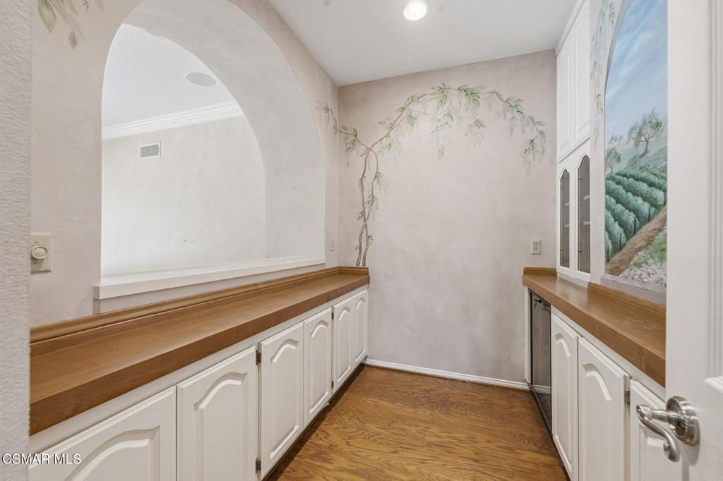 Image 20 of property listing at 2085 Brookfield Drive, Thousand Oaks, CA 91362
